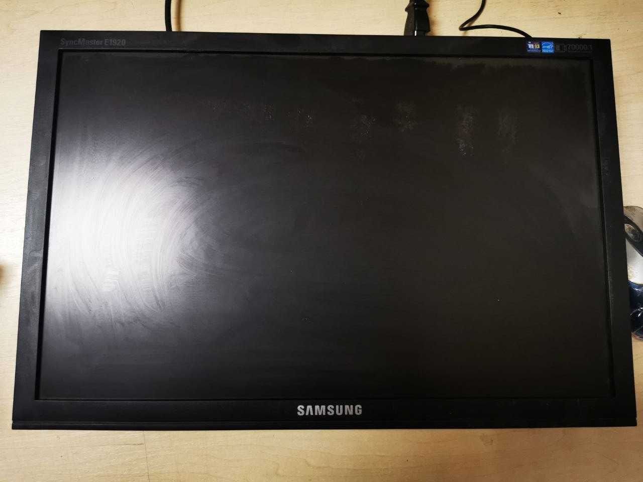 Монітор 19" Samsung E1920NW