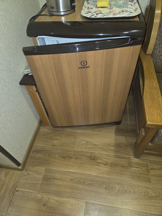 Продам холодильник Indesit