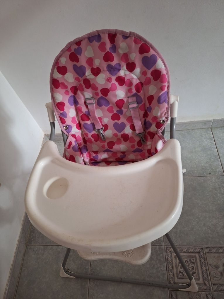 Cadeira de refeição usada e muito prática