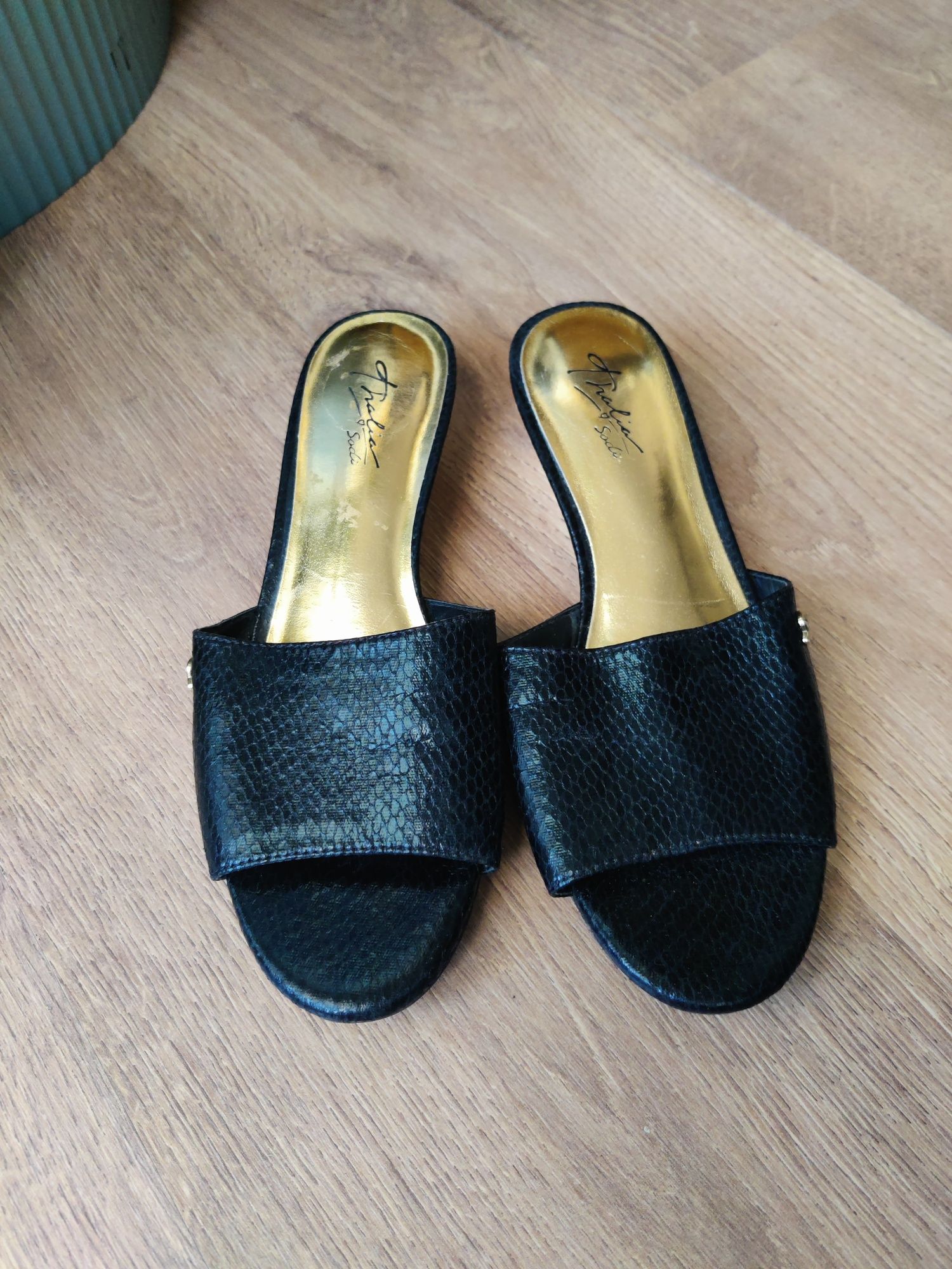 Mules com mini cunha tam 36 / Thalia Sodi