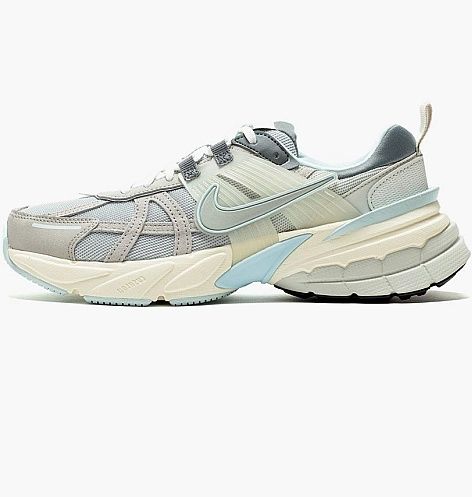 Оригінальні жіночі кросівки Nike Wmns V2K Run "Light Bone / Metallic P