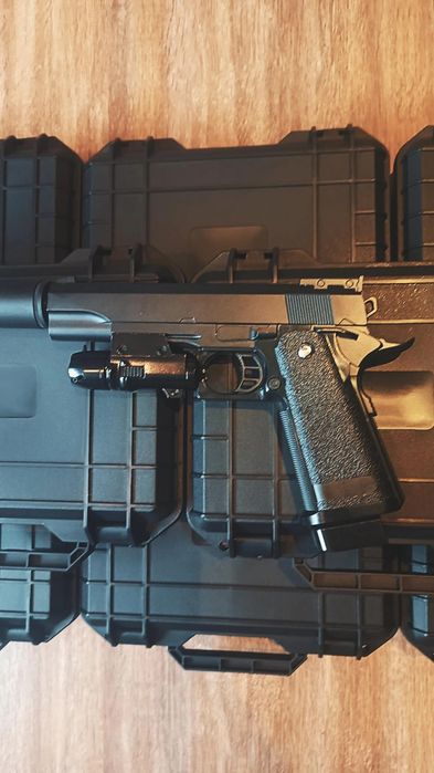 Металевий іграшковий пістолет