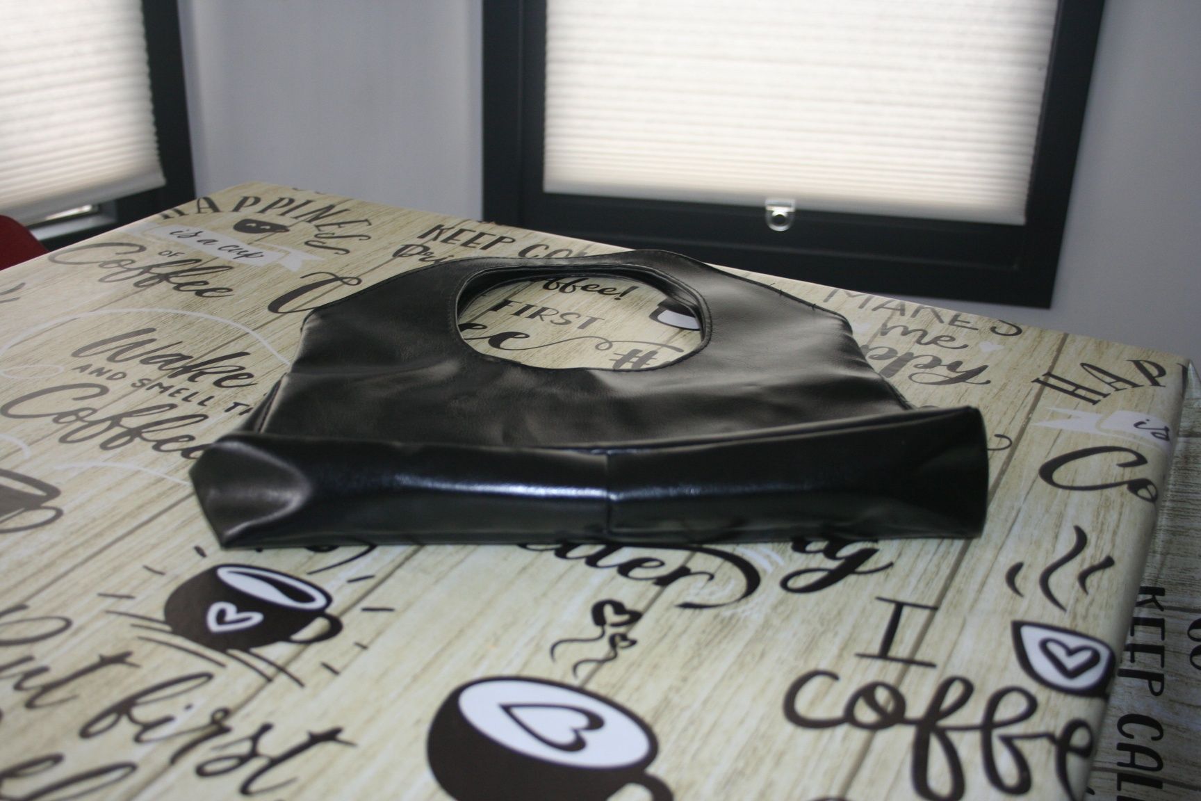 Bolsa preta de senhora