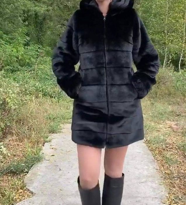 Шубка зі штучного хутра , застібка блискавка, каптур не відстібається