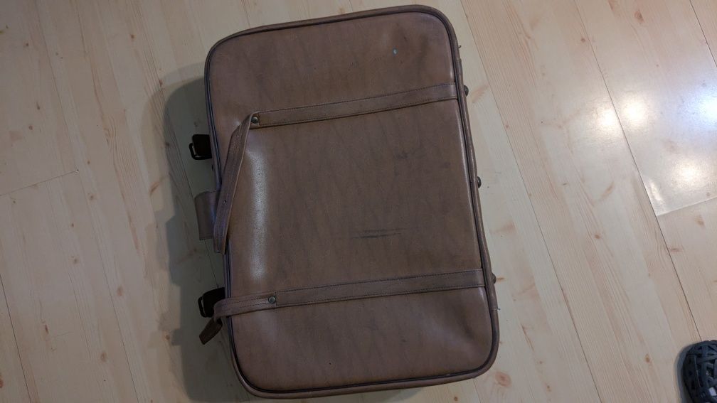 Walizka PRL rekwizyt retro vintage