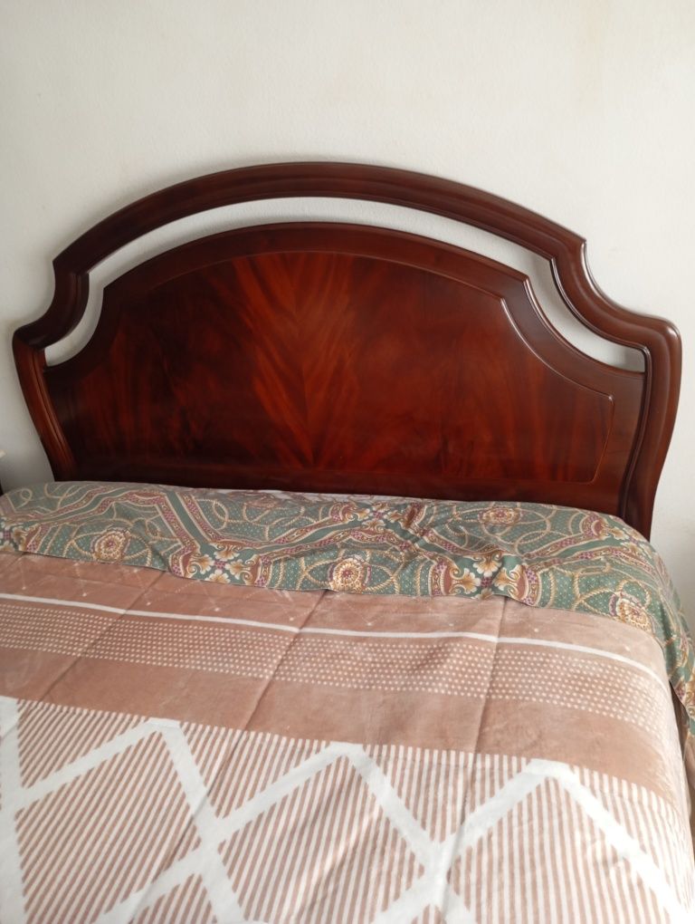 Mobília de quarto composto de cama de casal 1,40x1,90,