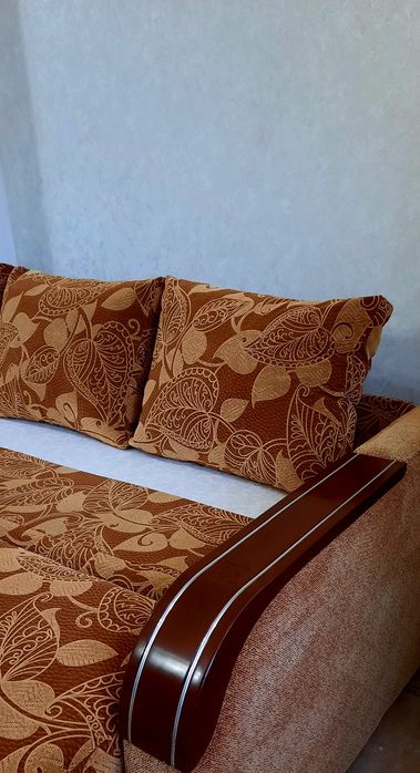 Диван большой в отличном состочнии.