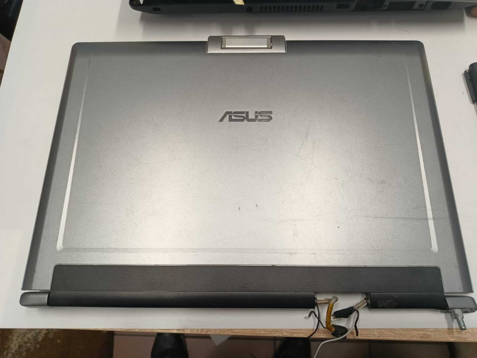 Klapka matrycy do Asus F5GL.