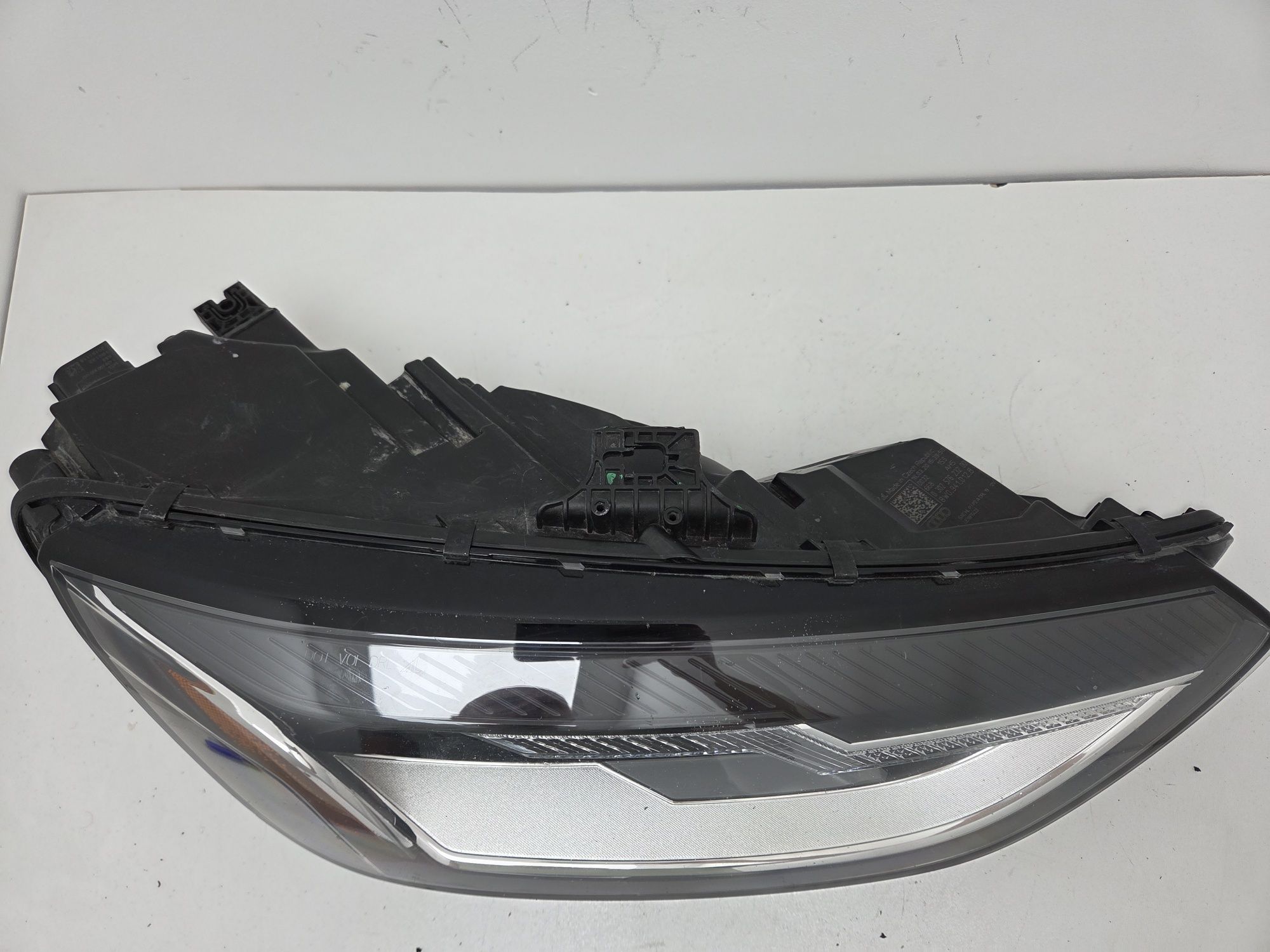 Фара права Audi A4 B9 2020-2024 USA