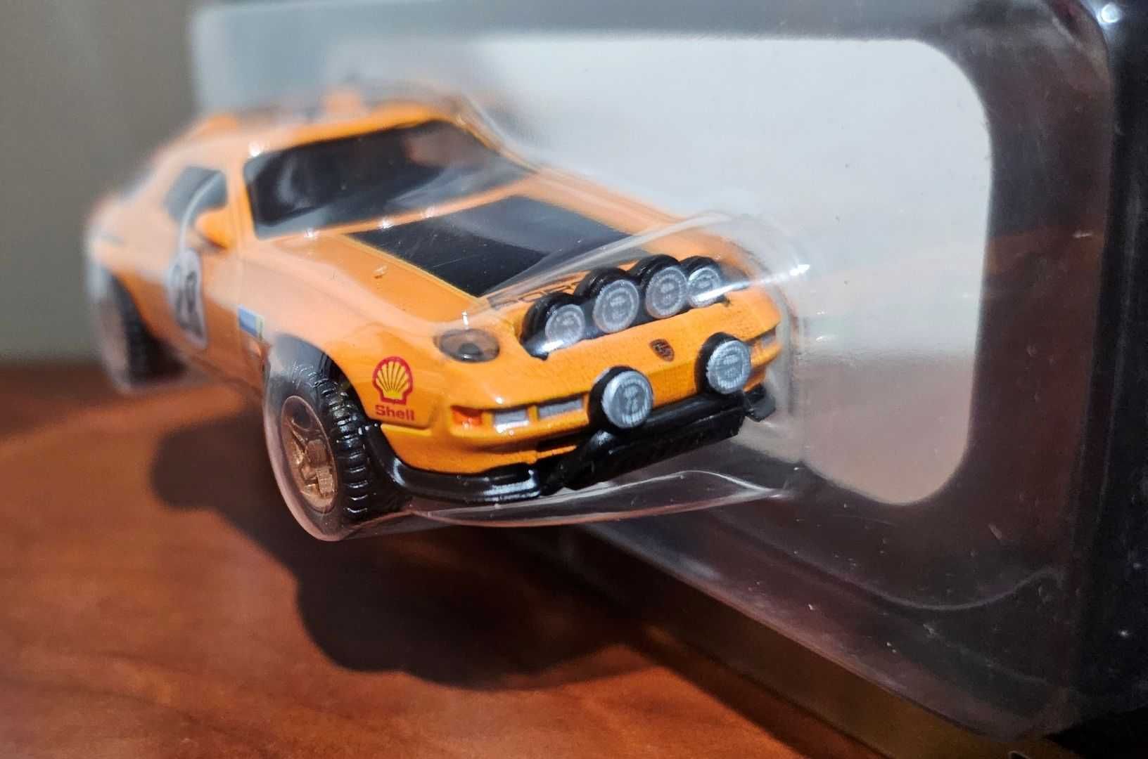 Mattel Creations Hot Wheels Collectors Elite 64 Porsche 928 Safari