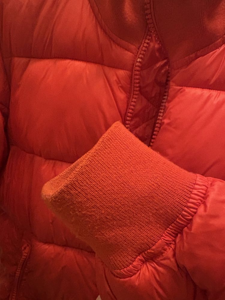 Kurtka puchowa - Puffer Bomber - GAP - czerwona kurtka zimowa