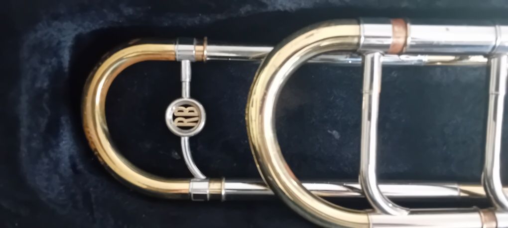 Trombone Roy Benson com transpositor