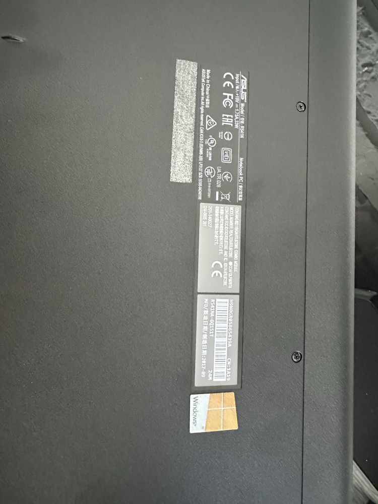 Laptop ASUS R541N