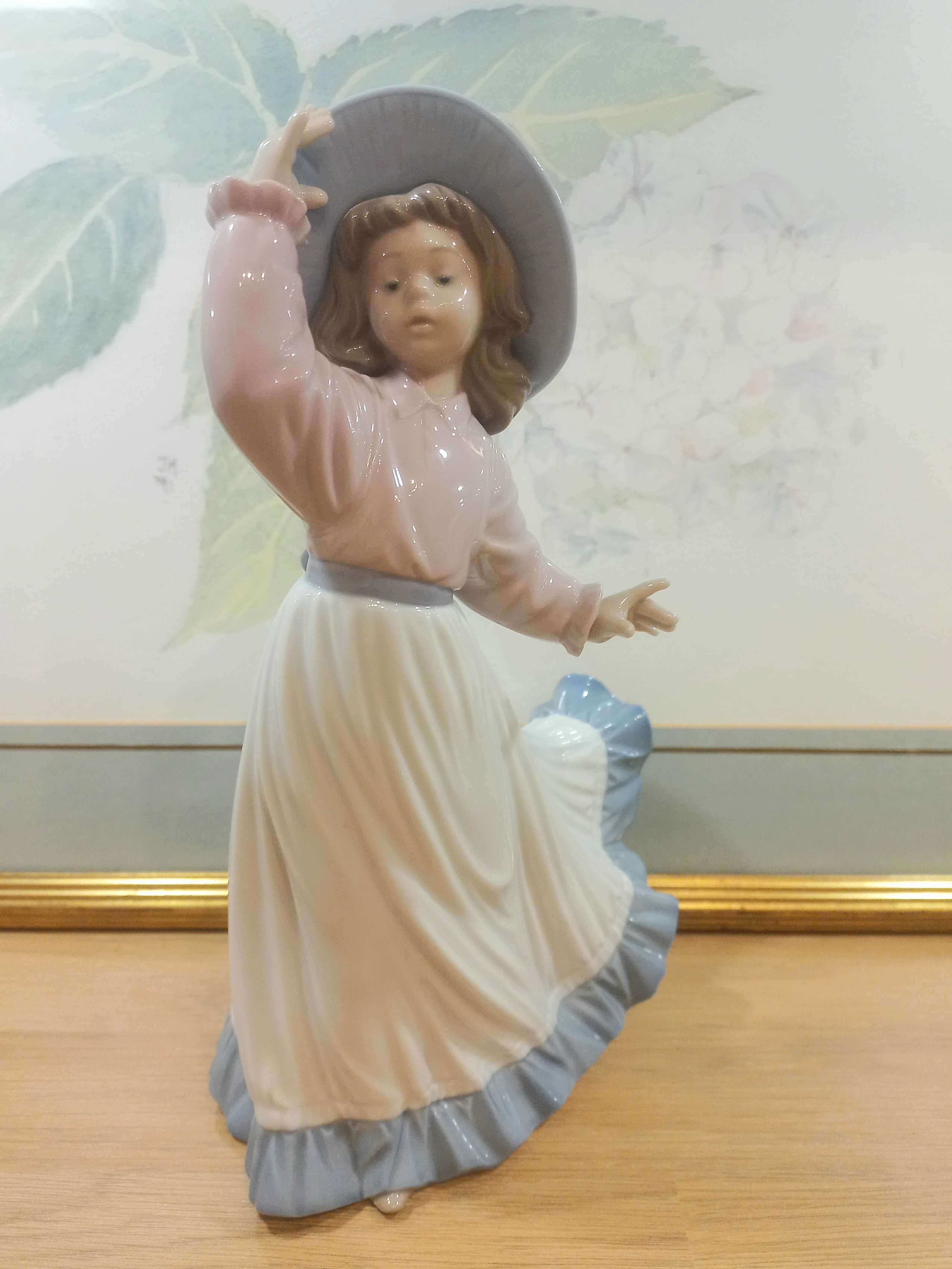 Редкая фарфоровая статуэтка NAO Lladro в идеальном состоянии.