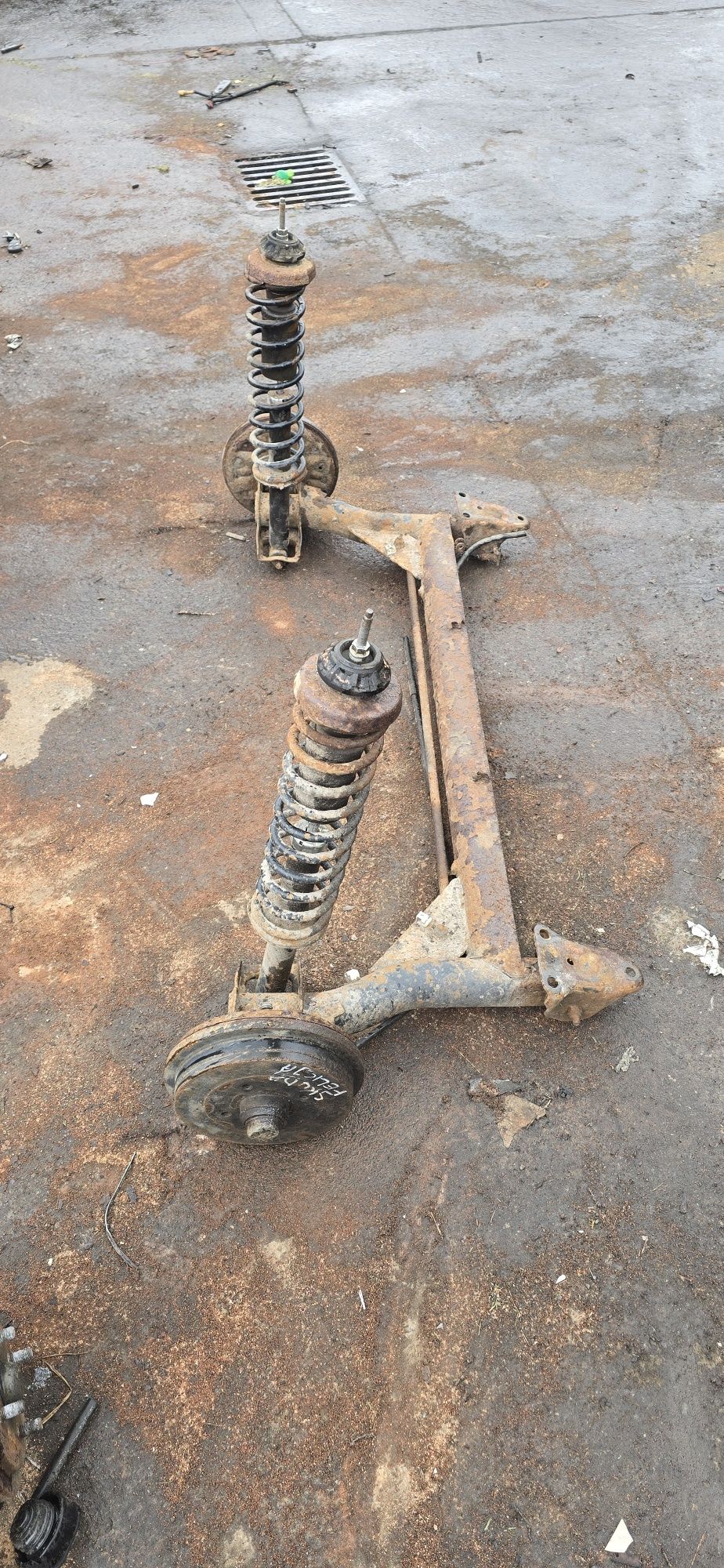 Belka zawieszenia tylna Skoda Felicia  1,3  2000rok