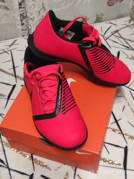 Продам Мужские футбольные бутсы Nike