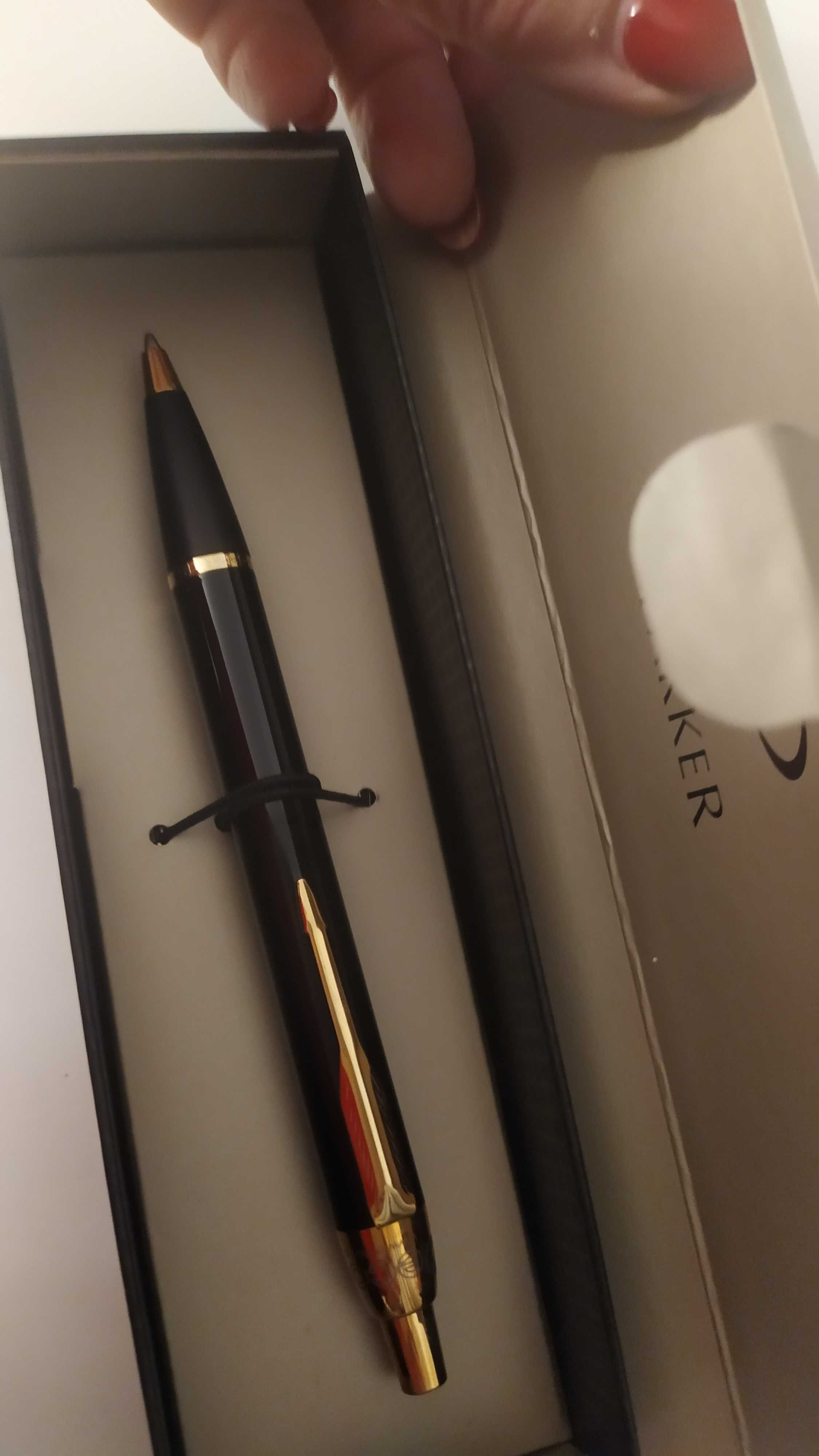 Nowy elegancki długopis PARKER czarny ze złotymi końcówkami z logo