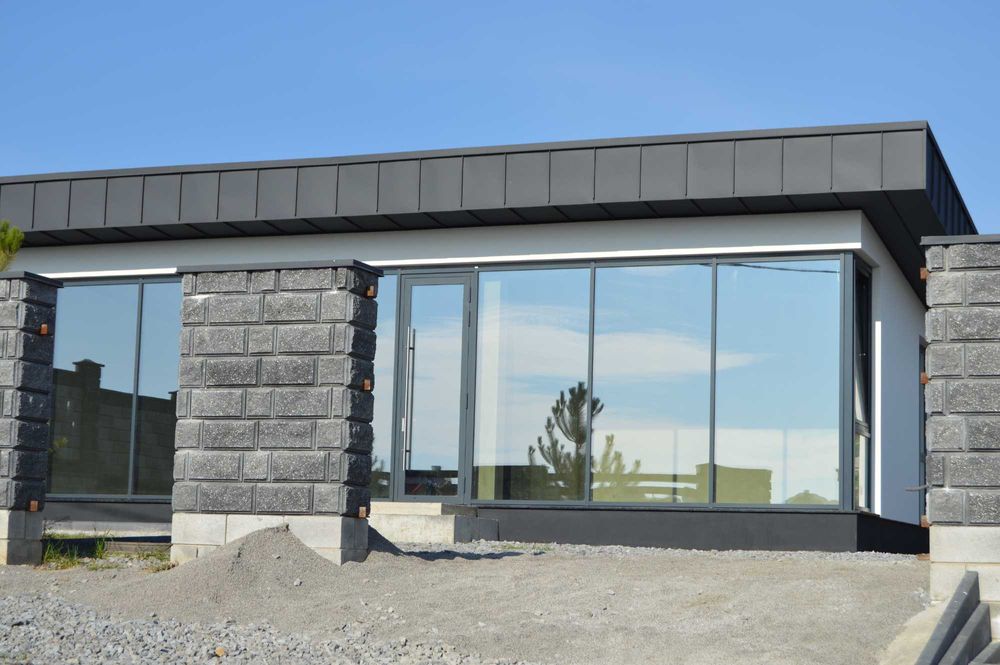 Будинок з фальцевим дахом та панорамним заскленням 75м² та 4 сот Тинне