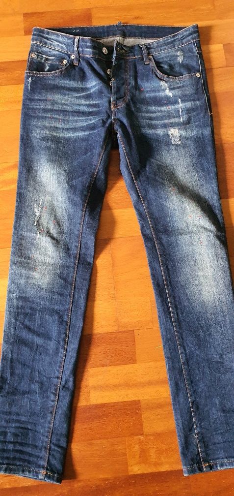 Spodnie jeansowe DSQUARED2 w rozm. 44