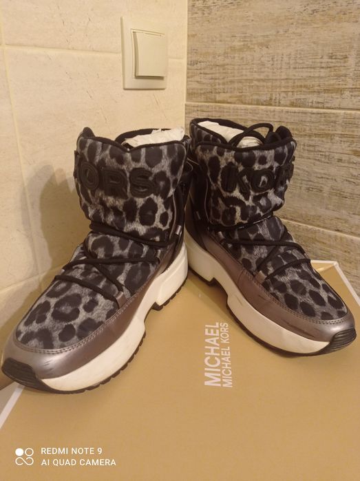 Ботінки, черевики, чоботи, красовки