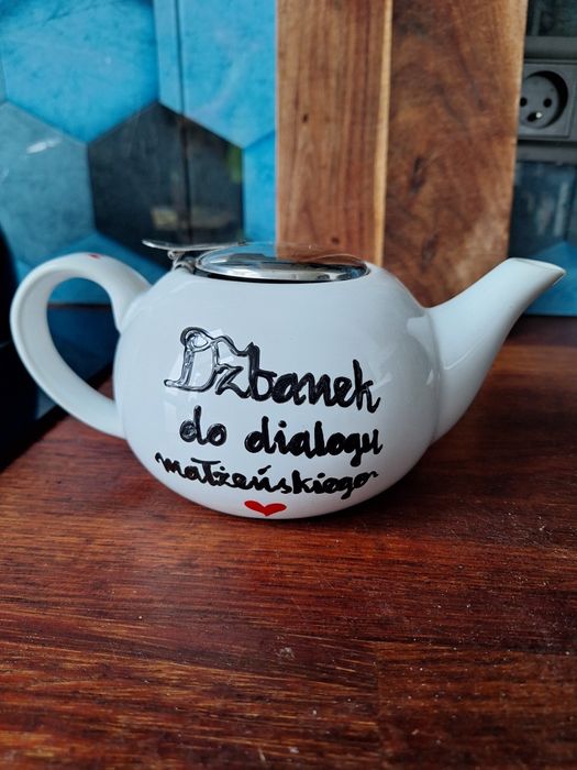 Nowy dzbanek do herbaty z zaparzaczem