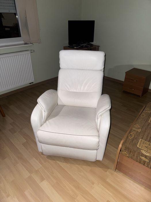 Skórzany kremowy fotel