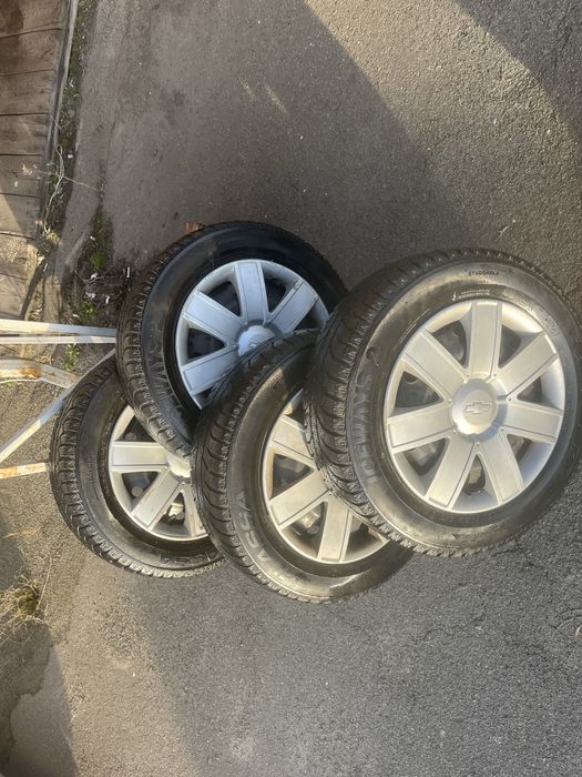 Комплект: зимові шини Lassa 185/65 R15 + диски + ковпаки