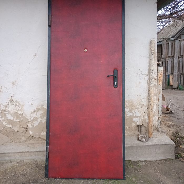 Дверь металлическая входная 3000грн.