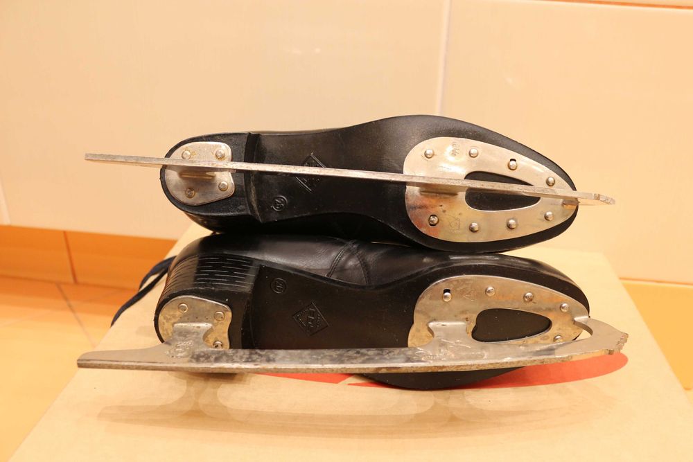 Łyżwy figurowe czarne - rozmiar 26