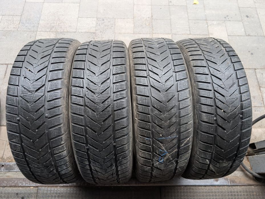 Зимняя резина 215/60 R16 Vredestein