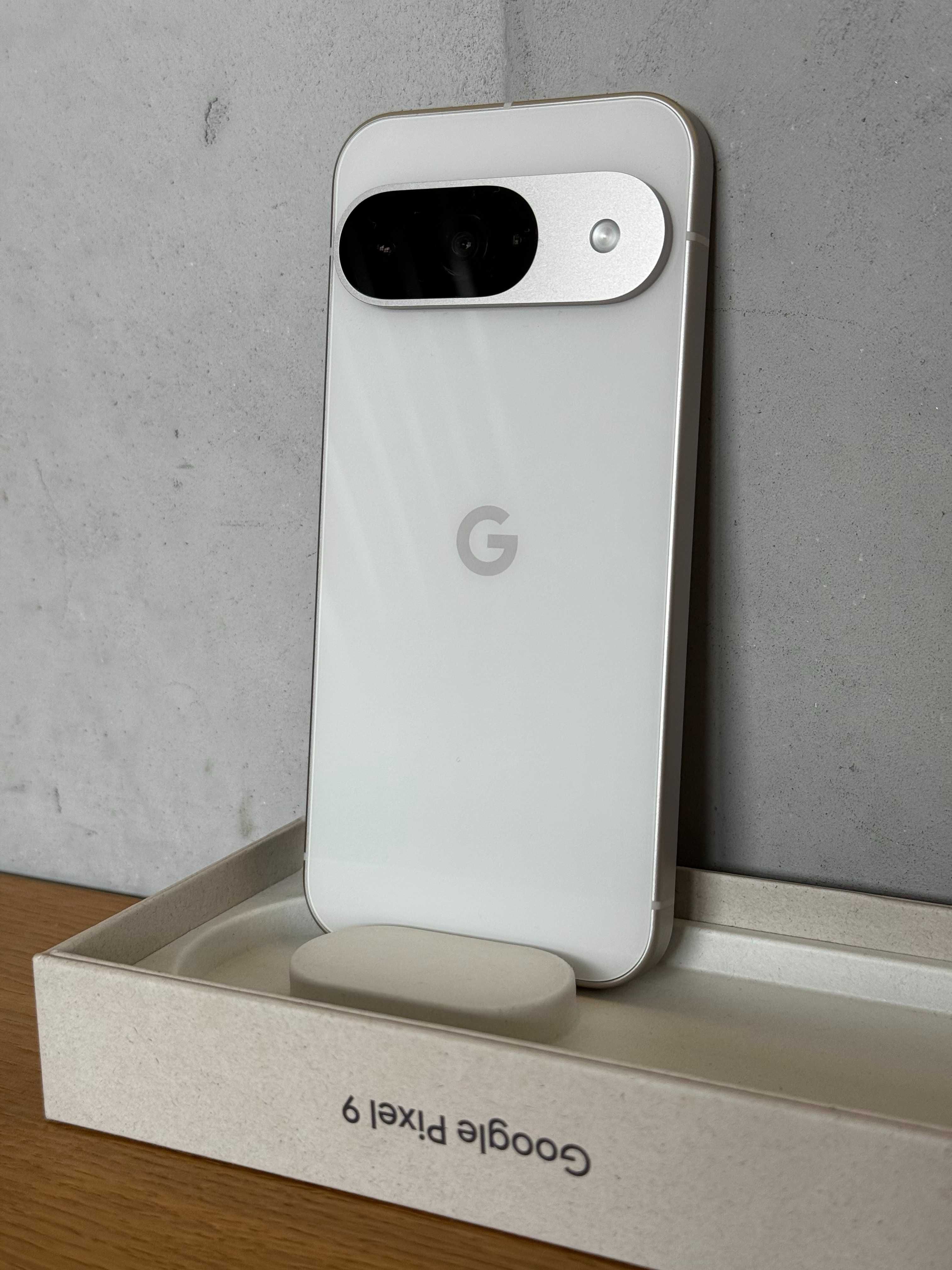 Smartfon GOOGLE Pixel 9 5G 256GB 6.3" Porcelanowy