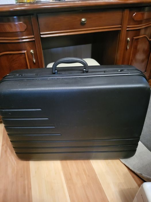 Чемодан 75/53 на колесиках