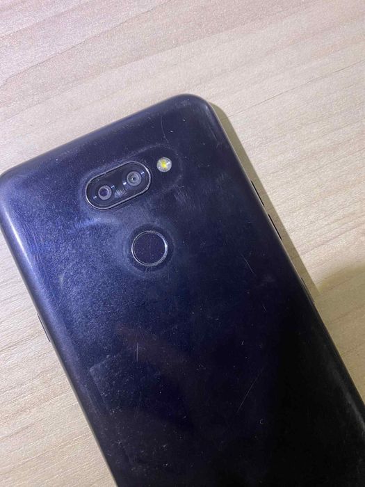 czarny smartfon/ telefon LG K40