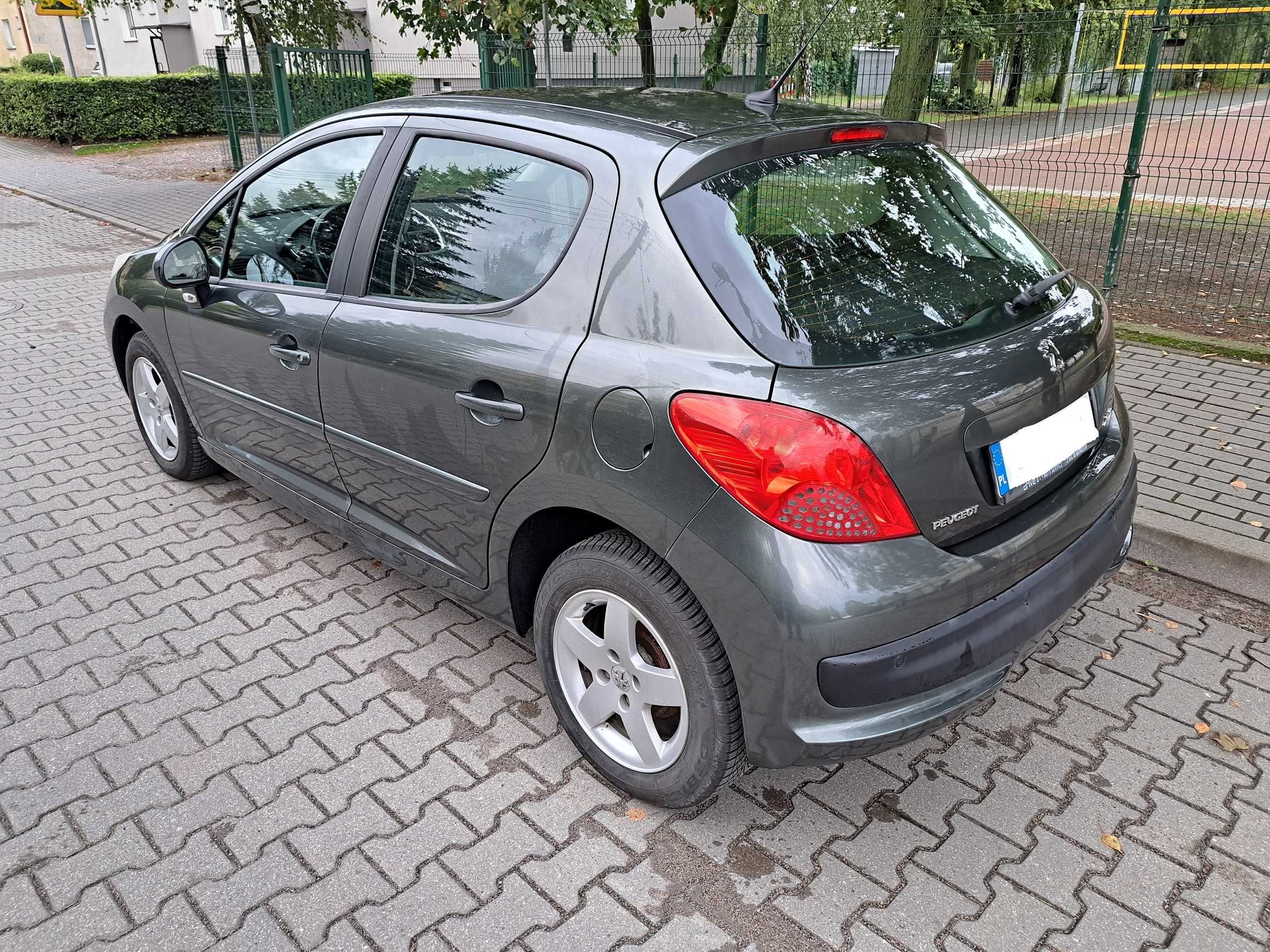 Fajny Peugeot 207.