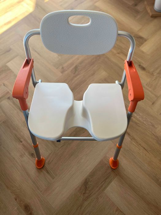 Krzesło prysznicowe z uchwytami i oparciem, regulowane