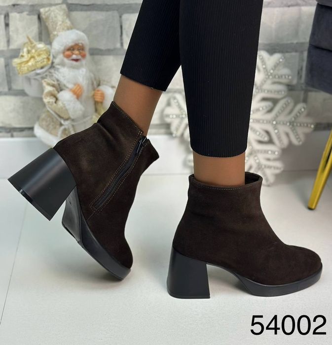 Жіночі шкіряні зимові черевики в кольорах