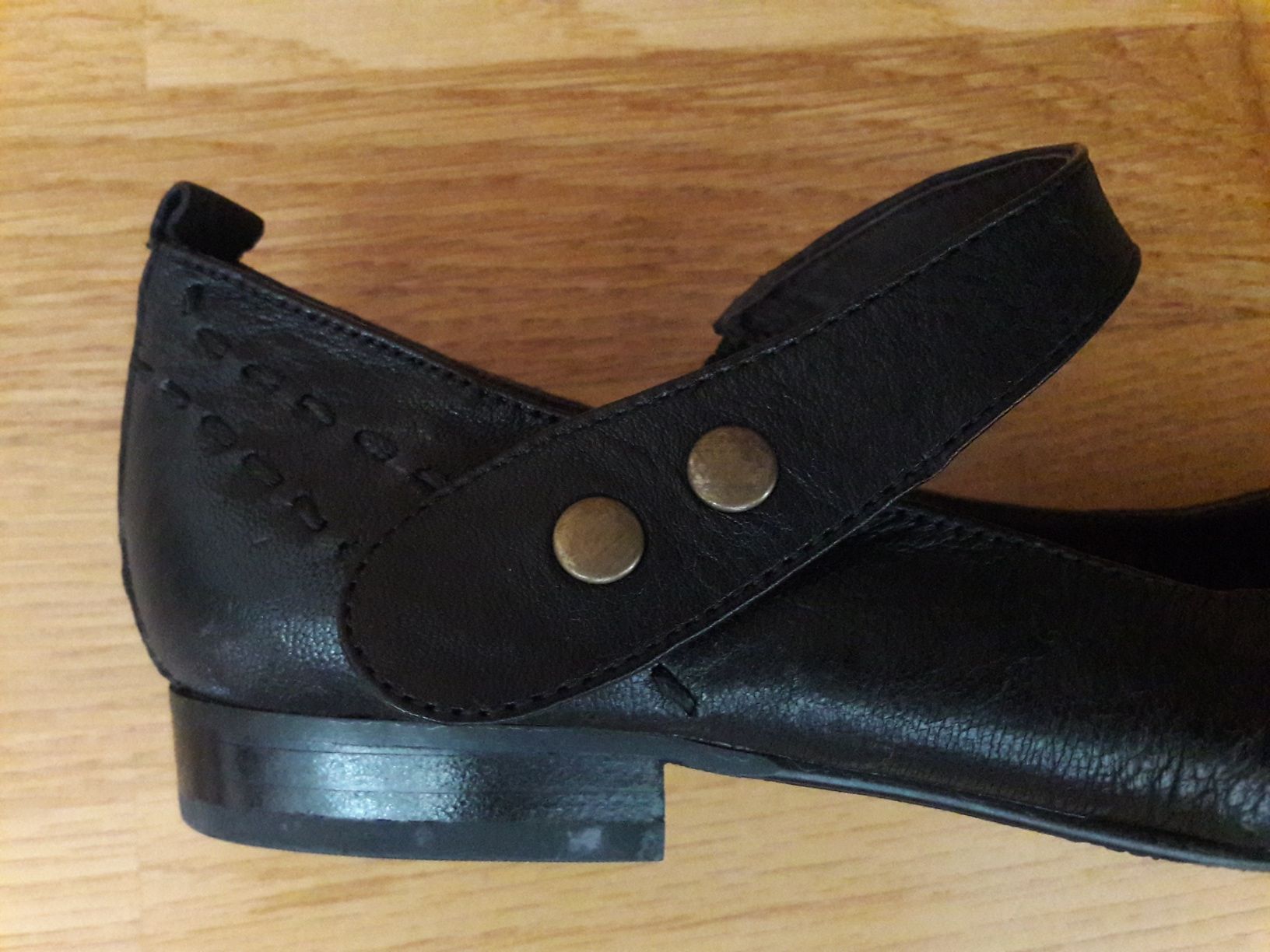 Sapatos novos pretos da Prof, com fivela, nr 36