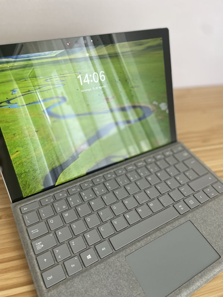 Surface Pro 6, Teclado e Caneta. Com oferta de Capa e Bolsa