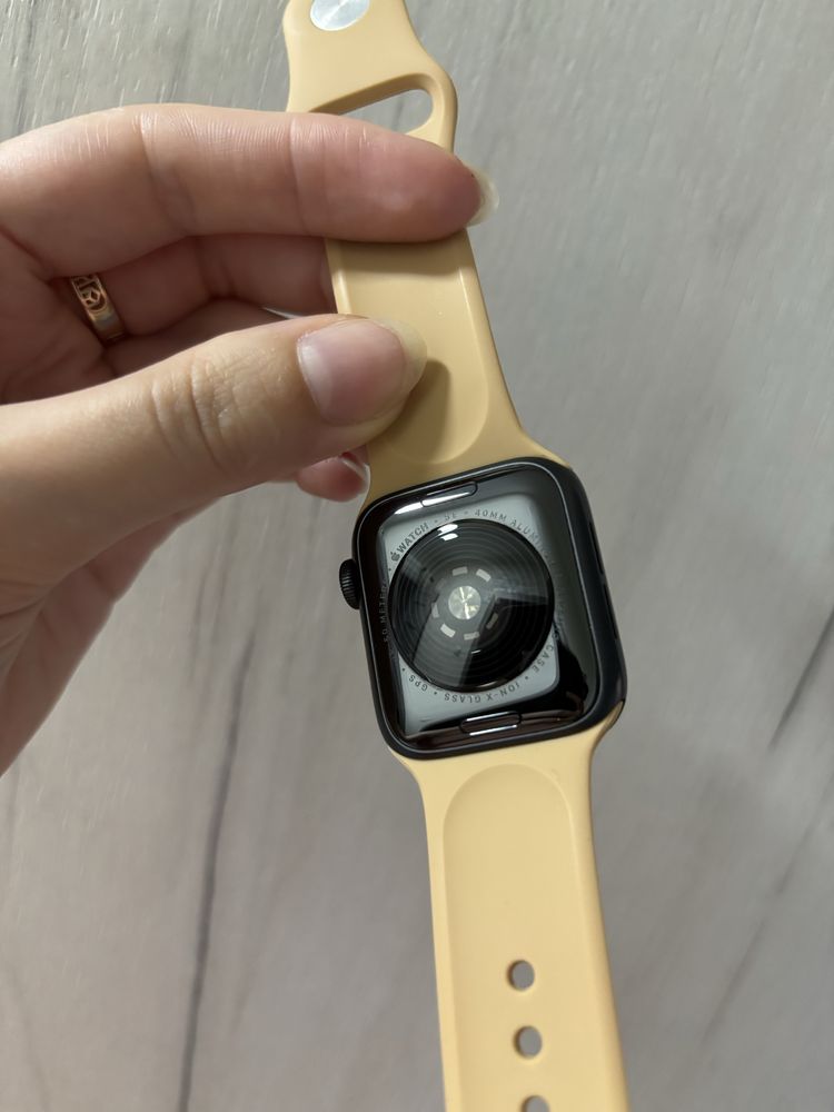 Смарт-годинник Apple Watch SE GPS 40mm Space Gray