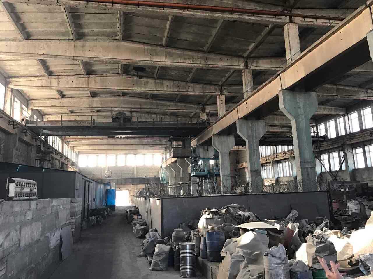 Продам промбазу. Левый берег пл. 5300 кв.м., участок 1,2 Га.