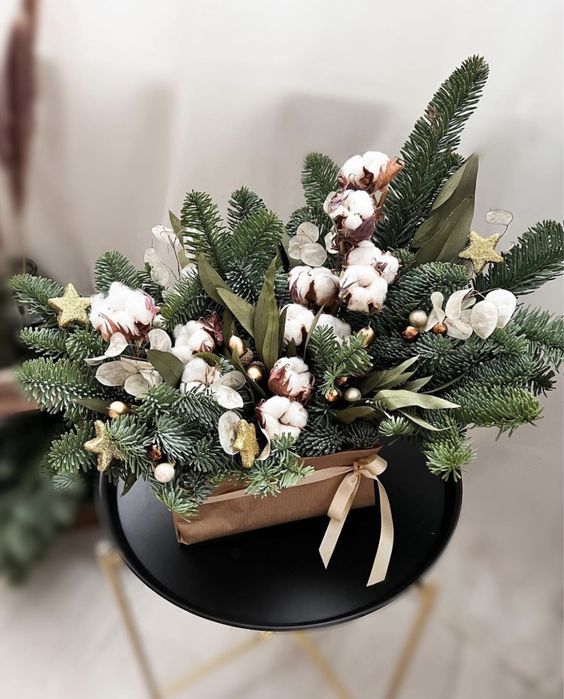 Новорічна композиція з нобілісу, віночок, підсвічник, зимовий декор