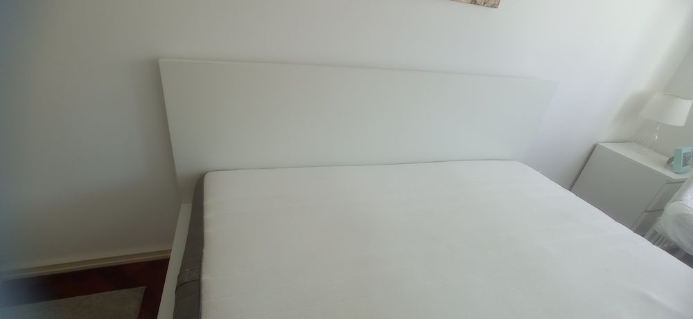 Cama Malm com gavetas de arrumação e colchão IKEA