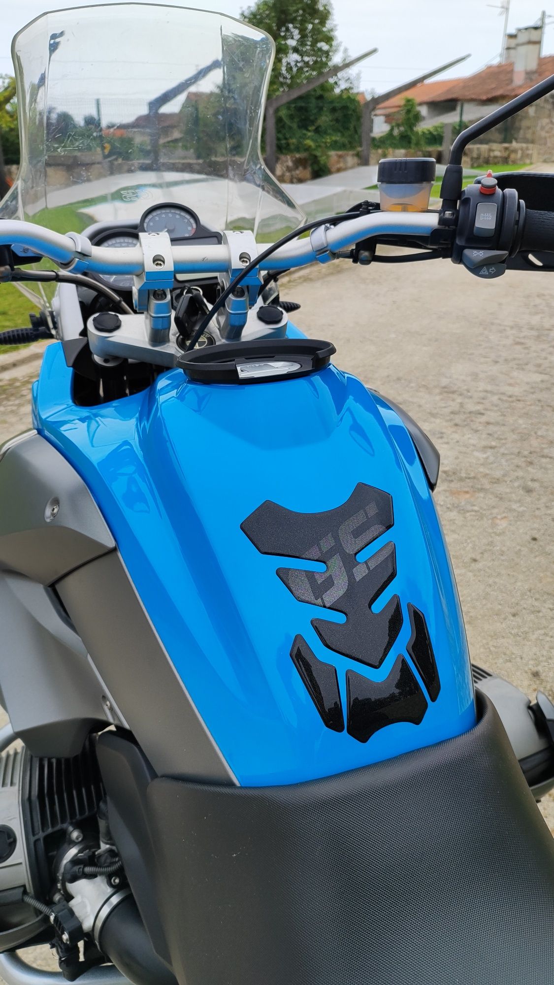 BMW GS 1200 azul