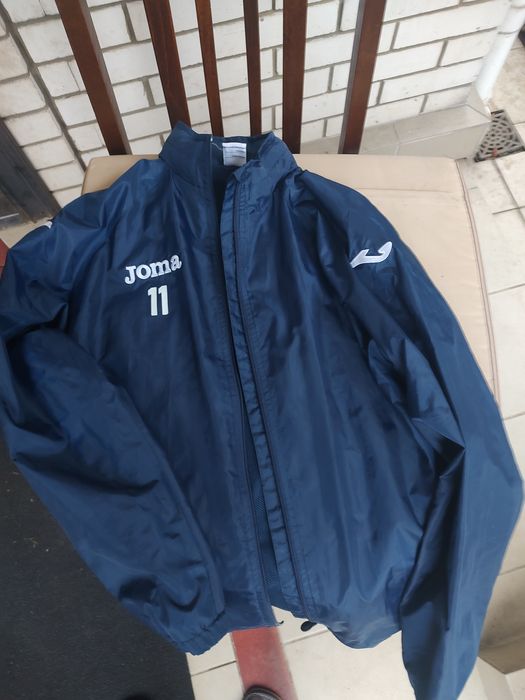 Продам фірмову Вітровку JOMA