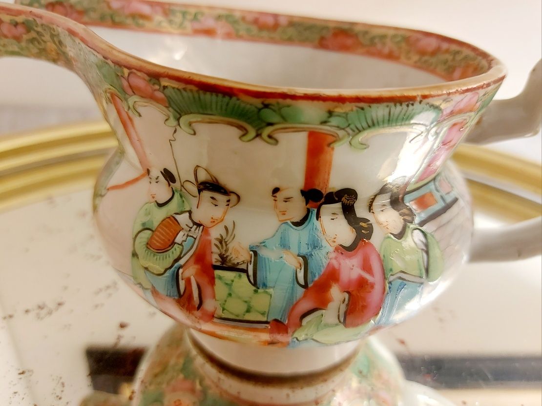 Leiteita em porcelana chinesa do séc. XIX dita mandarim.