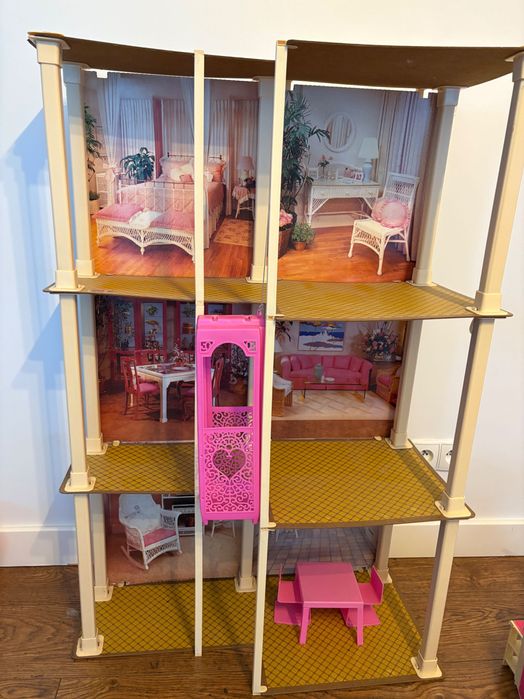 Mattel Vintage Barbie Townhouse 1982