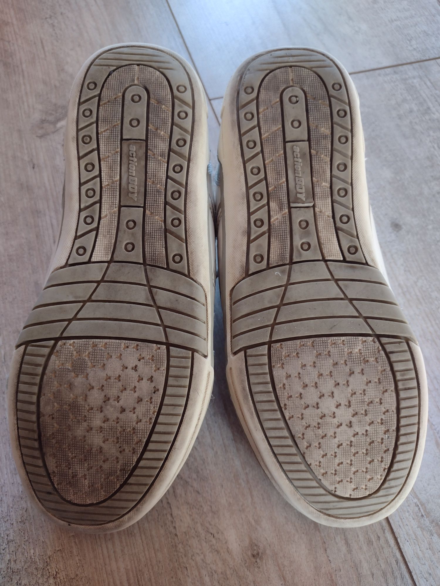 Sneakersy 39/24,5cm Action Boy CCC