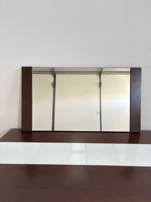 Espelho com madeira wengue usada