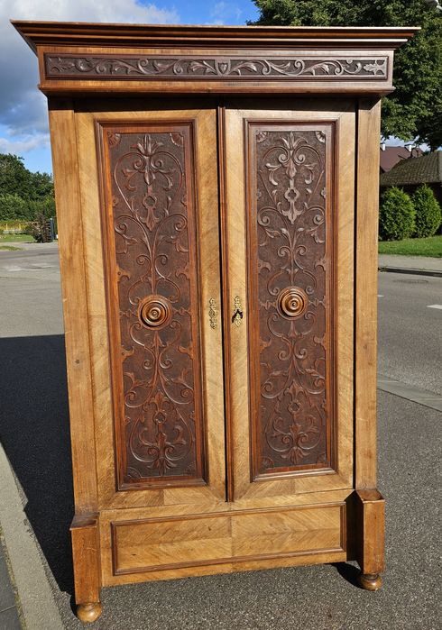 Stara Szafa Rzeźbiona