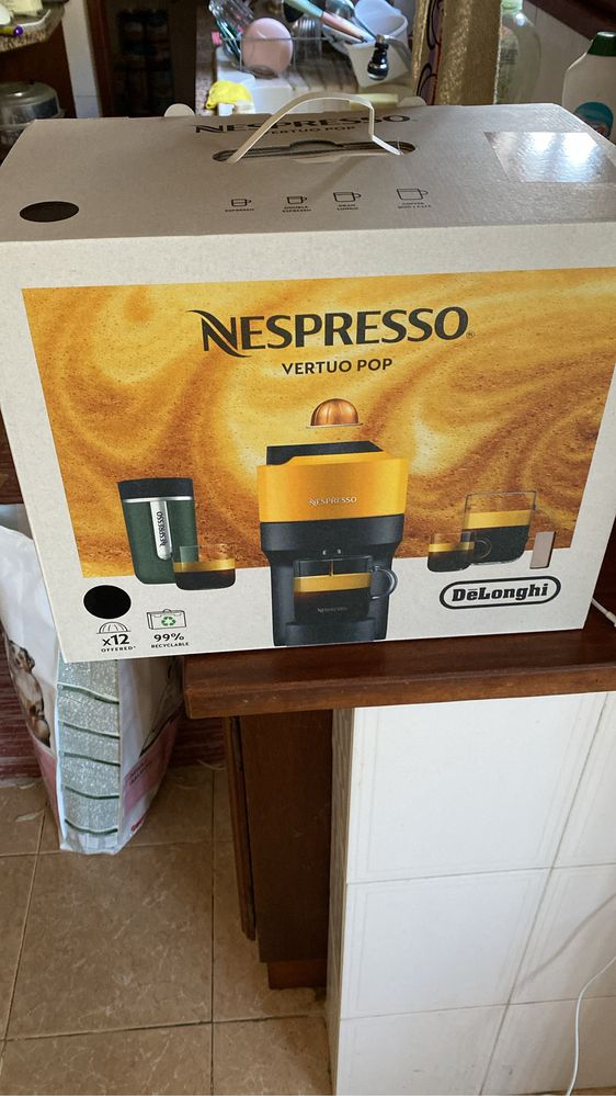 Máquina café delonghi nespresso NOVA SELADA